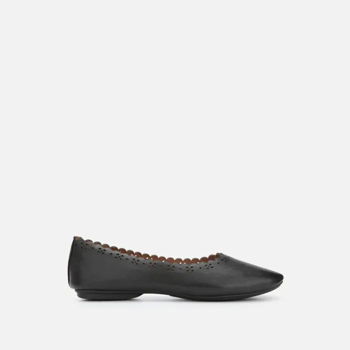 Kenneth Cole Eugene Scalloped Travel Ballet Flat Black Women Flats