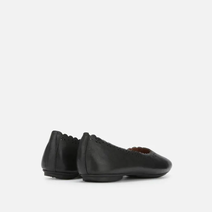 Kenneth Cole Eugene Scalloped Travel Ballet Flat Black Women Flats