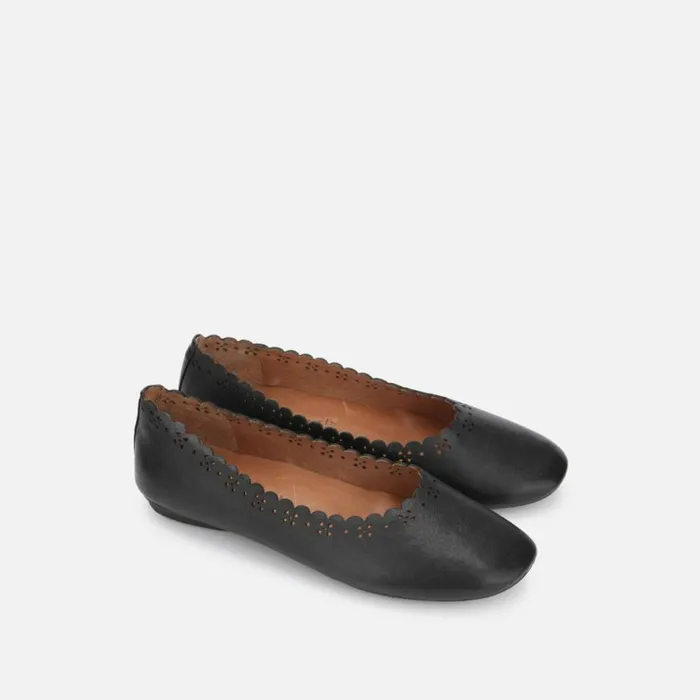 Kenneth Cole Eugene Scalloped Travel Ballet Flat Black Women Flats