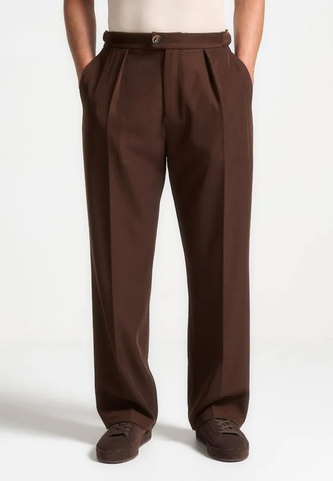 Men Manire De Voir Relaxed Fit Twill Pleated Tailored Trousers Brown