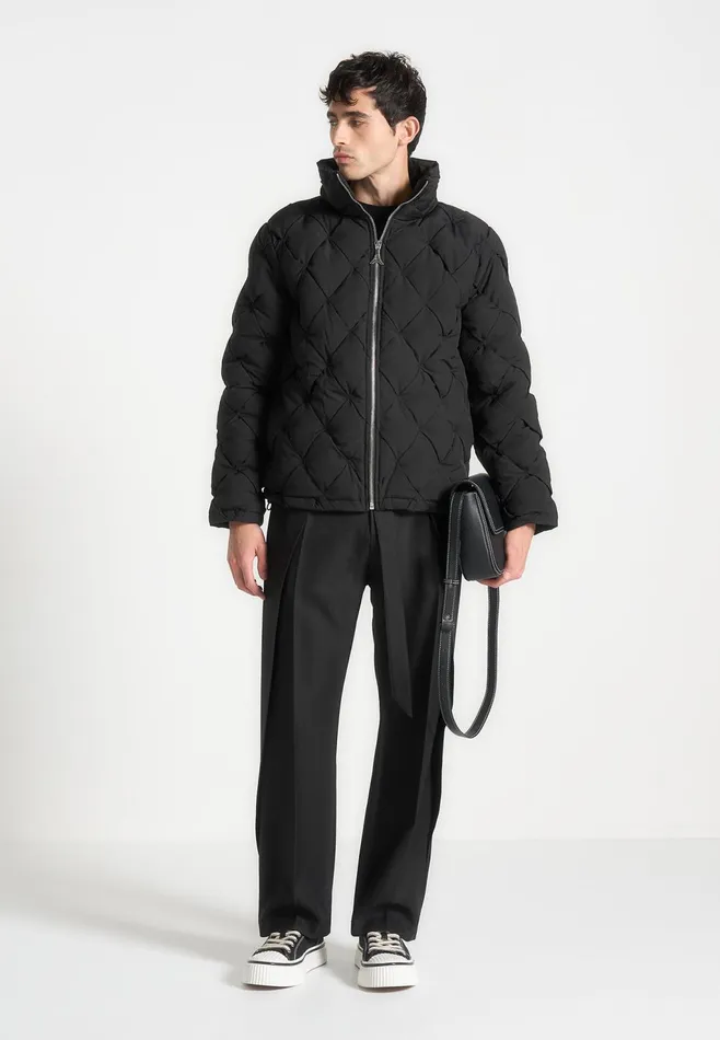 Men Manire De Voir Woven Interlock Puffer Jacket Black