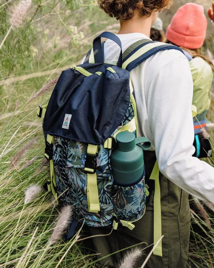 Passenger Backpacks and Bags Boondocker Recycled 26L Backpack Abstract Seaweed Pistachio Abstract Seaweed Pistachio 8211 WomenMen