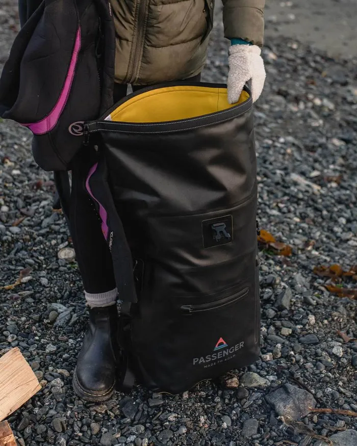 Passenger Backpacks and Bags Tide 25L Recycled Dry Bag Backpack Black Black 8211 WomenMen
