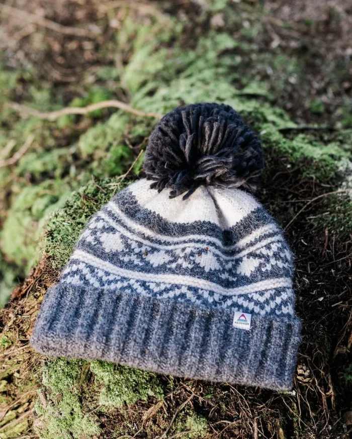Passenger Beanies Lodge Recycled Bobble Hat Black Black 8211 WomenMen