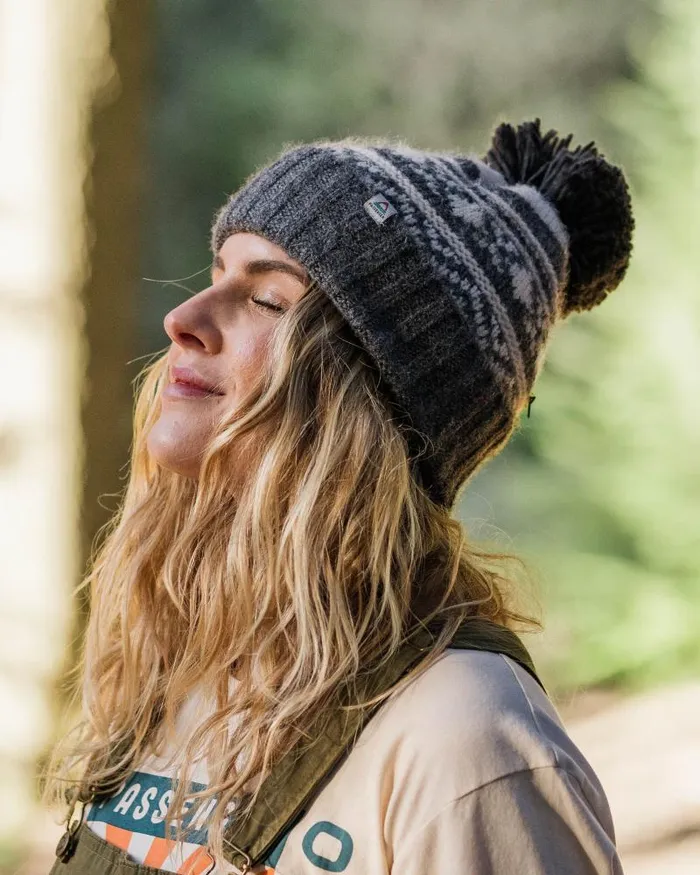 Passenger Beanies Lodge Recycled Bobble Hat Black Black 8211 WomenMen