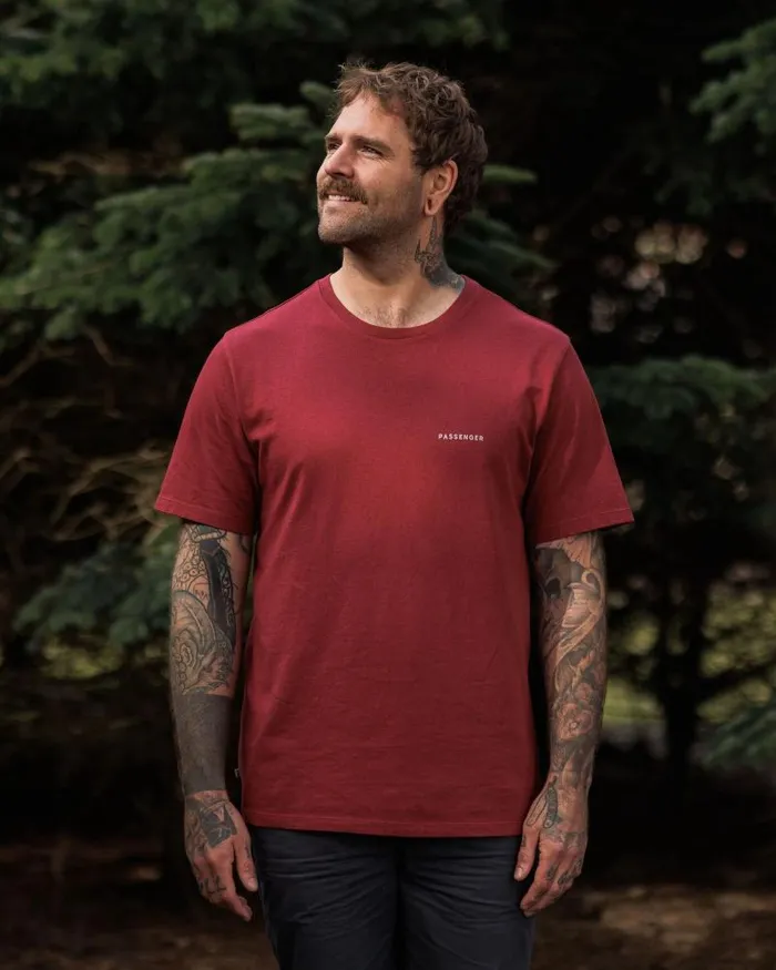 Passenger Tops Made To Roam Recycled Cotton TShirt Forest Berry Forest Berry 8211 Men