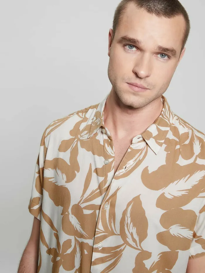 Shirts Eco Rayon Retro Palm Shirt Retro Palm Tan GUESS Men Shirts Eco Rayon Retro Palm Shirt Retro Palm Tan GUESS Men