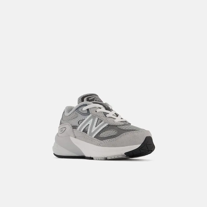 Size 0 8211 10 New Balance Kids 990v6 Grey with Silver