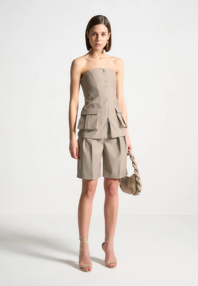 Women Manire De Voir Tailored City Shorts Taupe