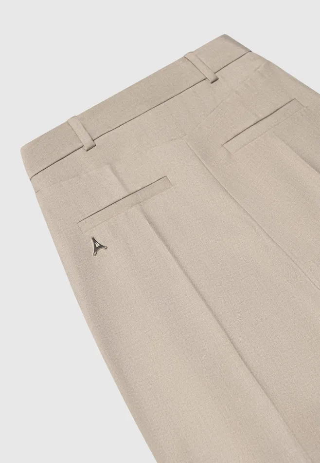 Women Manire De Voir Tailored City Shorts Taupe