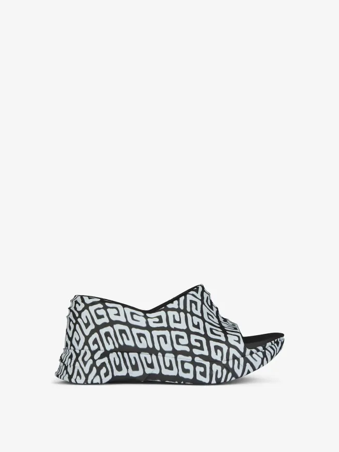 Women Slides and Sandals Givenchy Marshmallow Sandals In Rubber With Tag Effect 4G Print Blackwhite Women Slides and Sandals Givenchy Marshmallow Sandals In Rubber With Tag Effect 4G Print Blackwhite